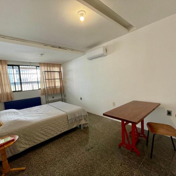 Quarto no bairro Meireles à 50m da Beira-Mar
