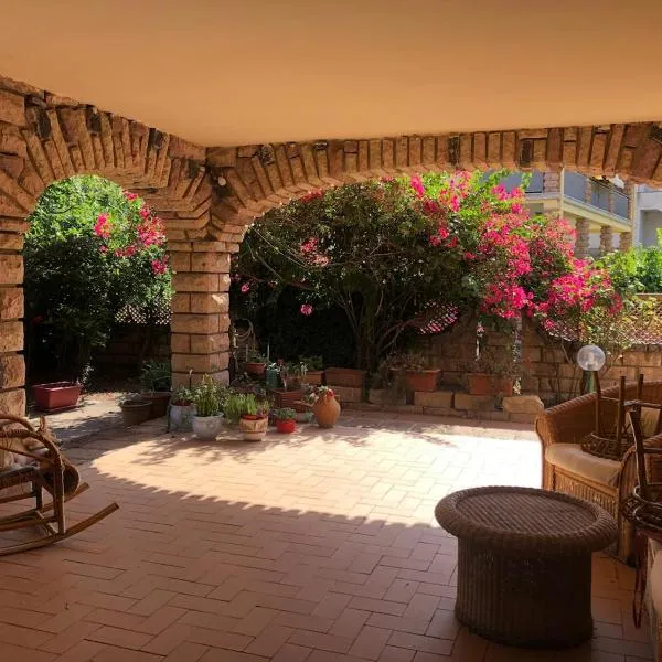 Abbratzu Guest House - Sardinian style and garden – hotel w mieście Bosa