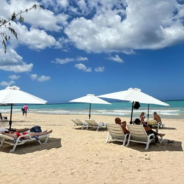 Bali Posh Hotel PR, Isla Verde, hotel v destinaci Carolina