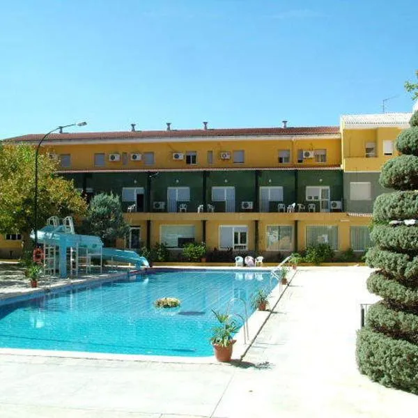 Hotel Río Piscina, hotel v destinaci Priego de Córdoba