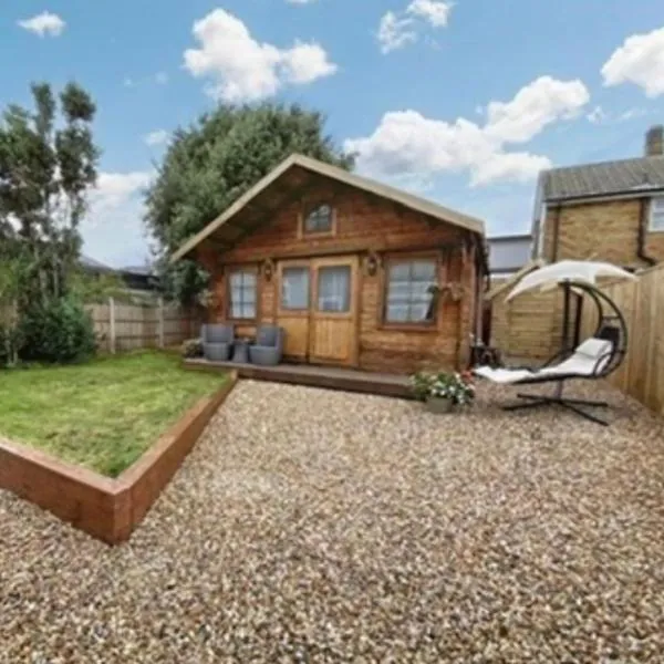 Sea breeze lodge mudeford, hotel in Burton