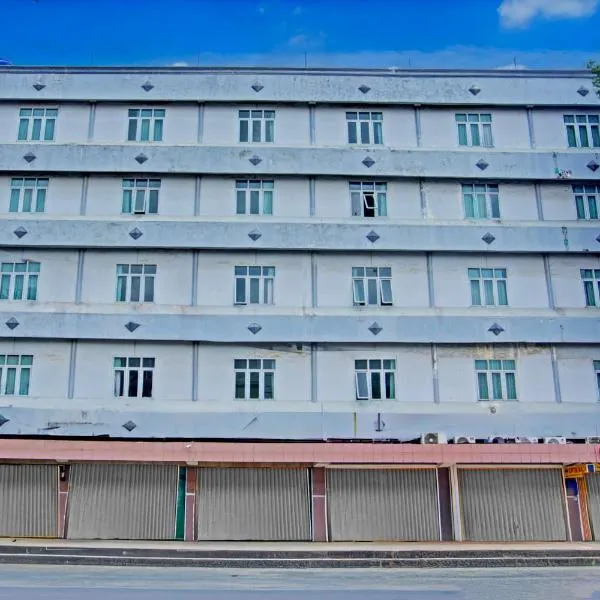 Townhouse Oak Palembang Near Jembatan Ampera Formerly Azzura Hotel, hotel em Palimbão