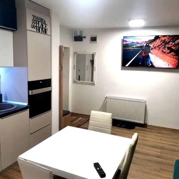 Serana Home, hotel in Cisnădie
