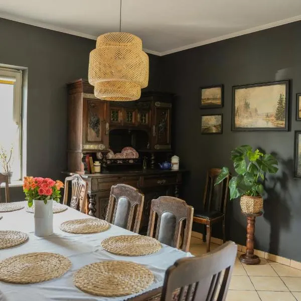 Relaks w boberkach Prywatna sala do Bilarda โรงแรมในBobrowiec