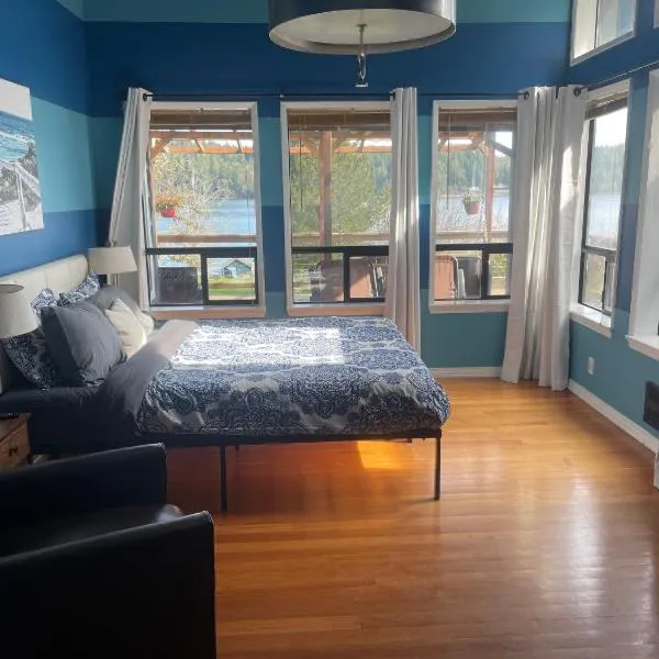 Oceanfront Beach House, hotel v destinaci Shelton