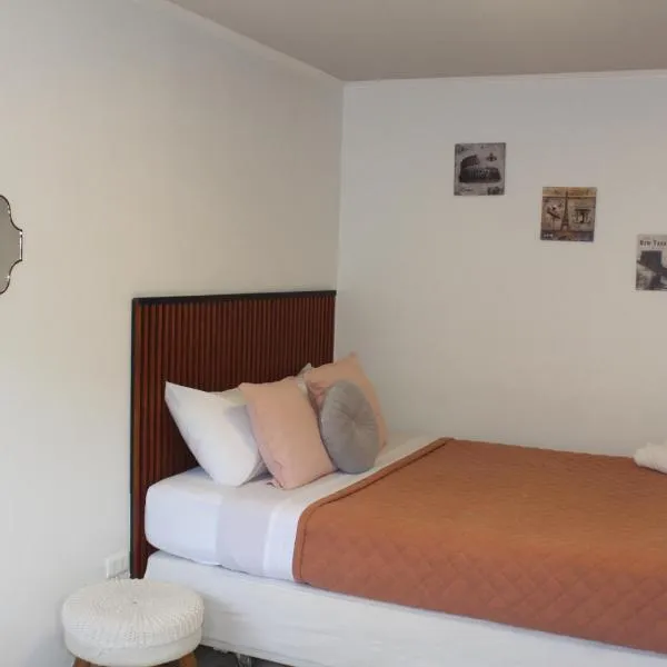 Habitación con baño privado independiente، فندق في سانتياغو