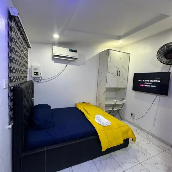 Serviced Self Contained Room At Aquaview estate Ogudu, 15 mins to the Airport, hotel din Lagos