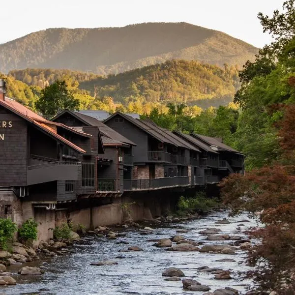 Historic Rocky Waters Inn, A Small Luxury Hotel, hotel v destinaci Gatlinburg