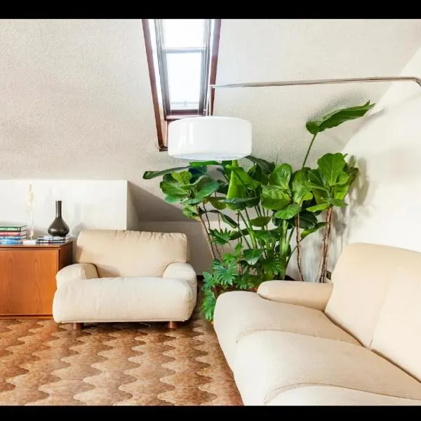 Damazon room - Stanza con parcheggio privato, hotel v destinaci Viareggio