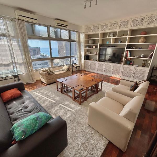 Spacious 4 Bedroom Apartment at Leblon Beach with Sea View