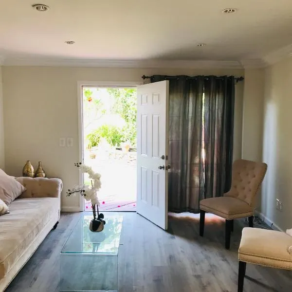 Cute Cozy Guest House in Beverly Hills