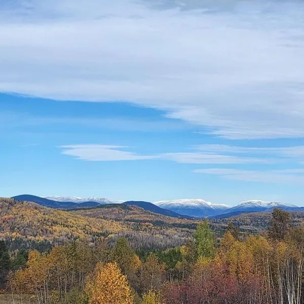 Joli petit logement face aux montagnes, hotel in Notre-Dame-des-Monts