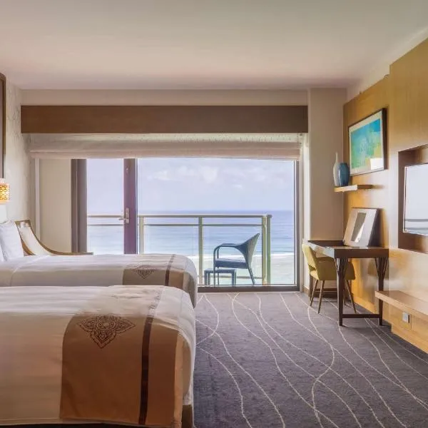 デュシ タニ グアム リゾート（Dusit Thani Guam Resort）、タモンのホテル