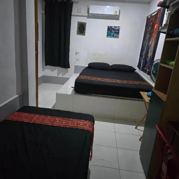 Jatujak Bangkok guesthouse R8, отель в городе Sathani Bang Su