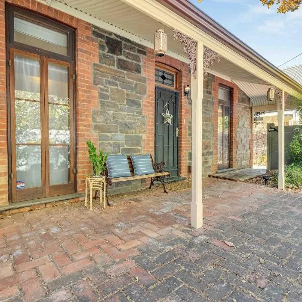 Cozy Bluestone House in Norwood Perfect for Families and Their Pets, hotel v destinaci Rose Park
