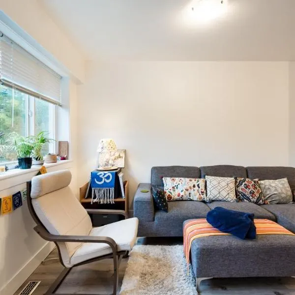 Beautiful Vancouver Cedar Cottage House, Hotel in Vancouver