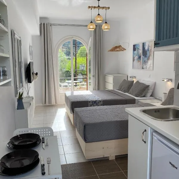 Navy Studio by likeyourhome with Mountain View Balcony, Near Beach 1 km, Self Check-in, hotel v destinácii Vátos