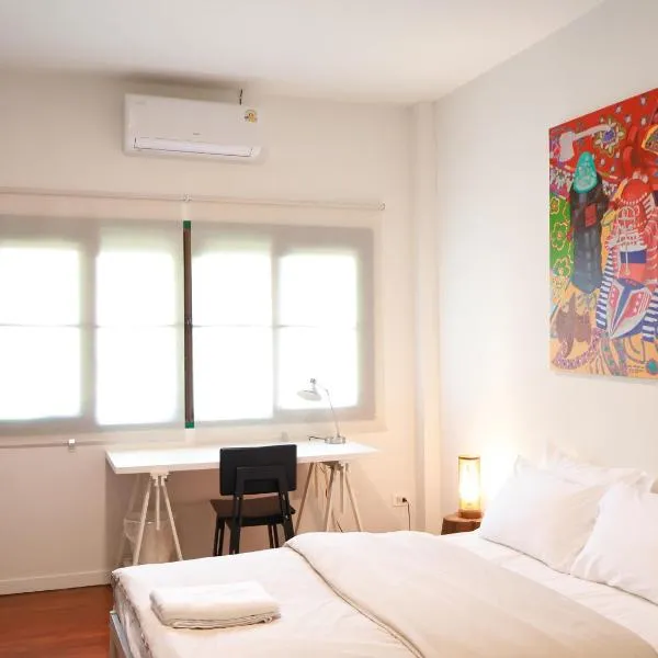 Temple House Cottage, hotel v destinaci Lamphun