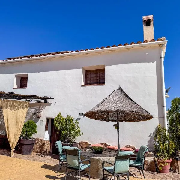 Cortijo Rural Bacares, hotel in Freila