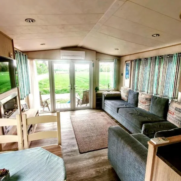 Gemütliches Mobilheim auf Bauernhof, hotel in Langenselbold