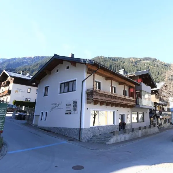 High-quality holiday apartment in Oberkrimml near waterfalls, hotel v destinaci Krimml