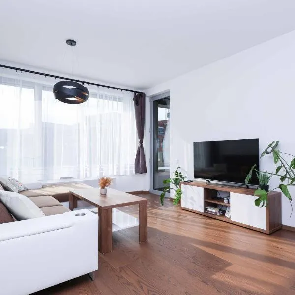 Skypark Tower 3- Free parking and city views, hotel en Bratislava