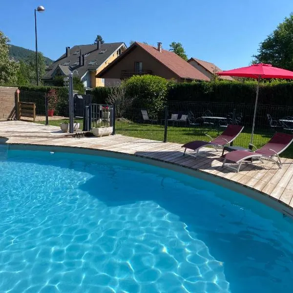 Les 4 flocons à 100m lac et du centre ville , wifi, parking, sauna, hotel in Gérardmer