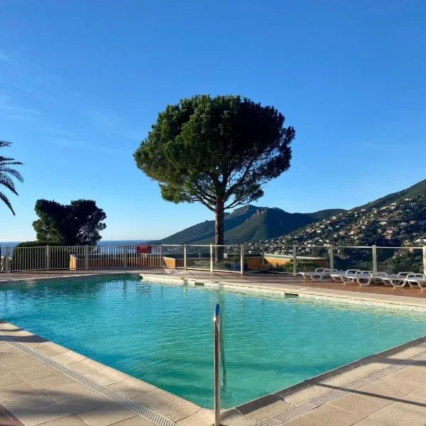 Vue Mer Et Jardin, hotel v destinácii Théoule-sur-Mer
