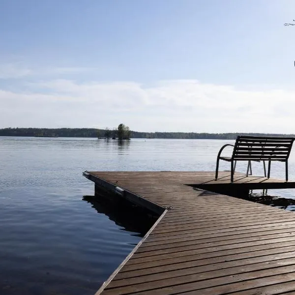 Cozy 4BR Lakeside Cottage with Sauna, hotel in Lahti