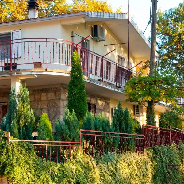 Apartments Cvitini Dvori Garjak, hotel i Gverići