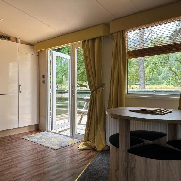 Swift Serenity 50, hotel in Ardentinny