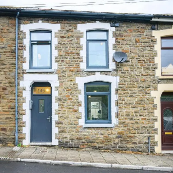 Cwmparc Cottage Very Special Welsh Valley Home by StayStaycations, hotel in Treorky