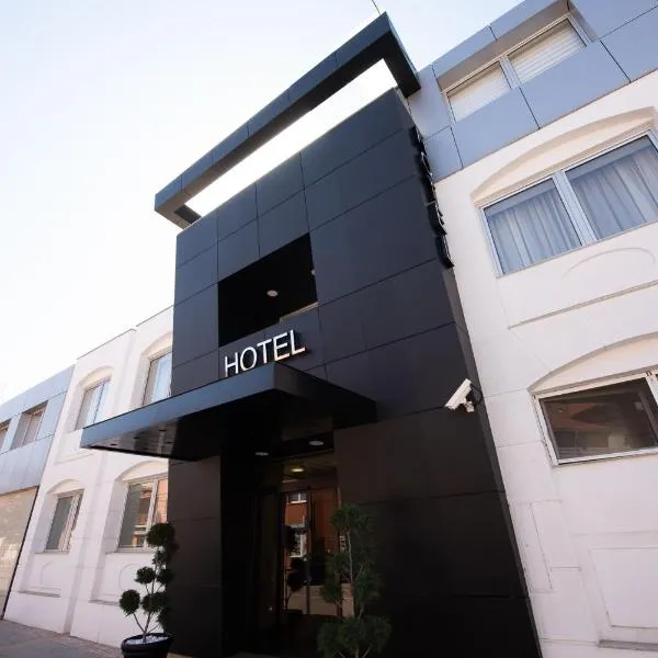 Hotel Sun Loznica، فندق في لوزنيكا