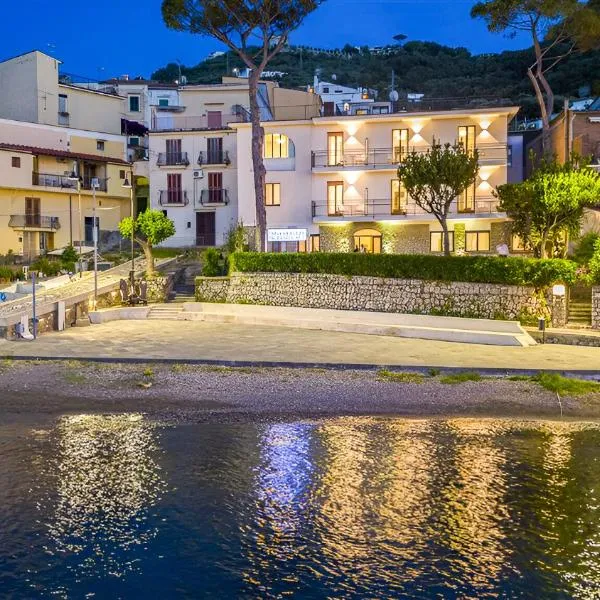 HOTIDAY Room Collection - Massa Lubrense, hotel v destinaci Massa Lubrense