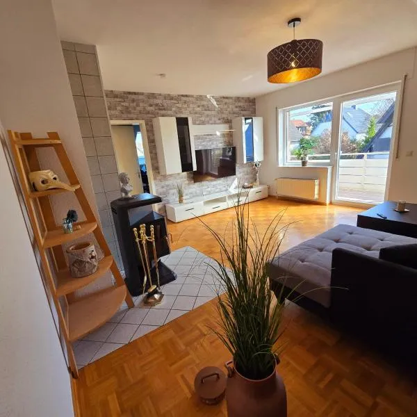 Große Dachgeschosswohnung in Löhne-Bad Oeynhausen, hotelli kohteessa Löhne