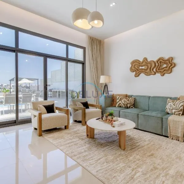 Pool and Sea Views 3BR and Assistant's Room Villa with Beach Access and BBQ Facilities, Sharm - Al Dana Villa, Al Dana Island by Deluxe Holiday Homes, hotel in Fujairah
