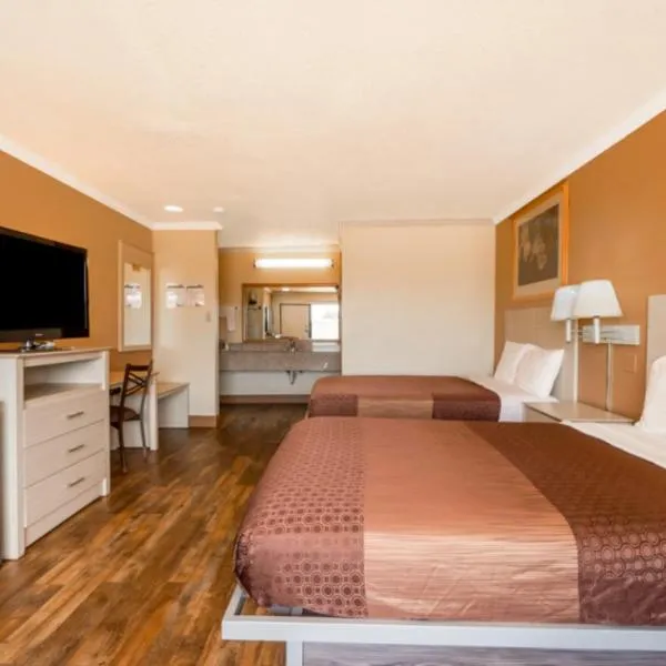 River Valley Motor Inn, hotel di La Grange