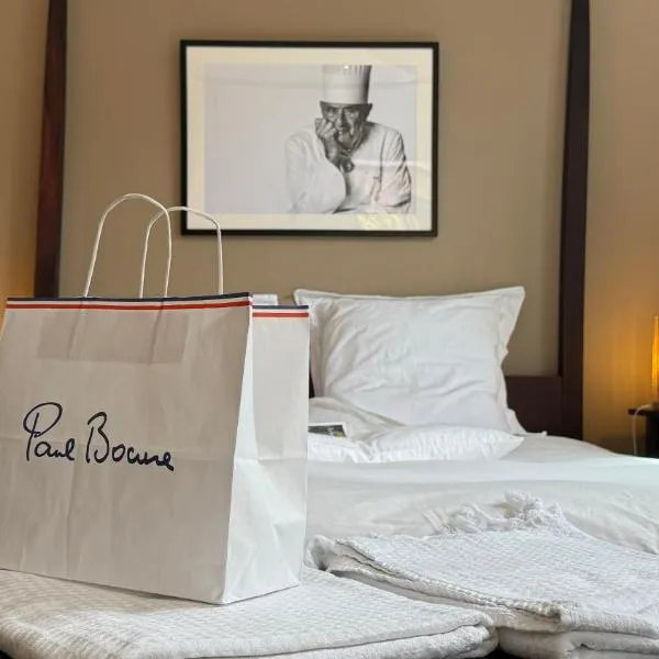 Chambre Univers Bocuse - à 200 m de la Légende, hotel i Collonges-au-Mont-dʼOr