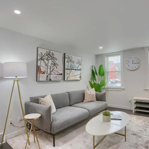 Stylish and Central 3BD Home Pittsburgh North Side, hotel in Pittsburgh