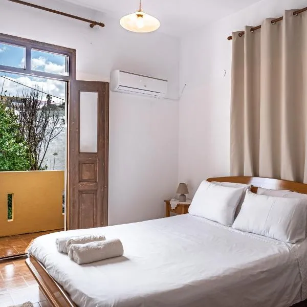 Elithas Central & Budget Stay, hotel em Mandrákion