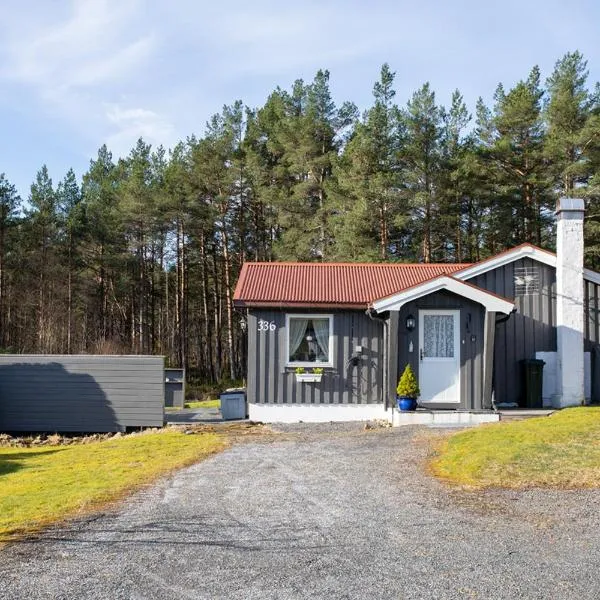 Iverhjelen Near Atlantic Road, hotel v destinaci Lyngstad