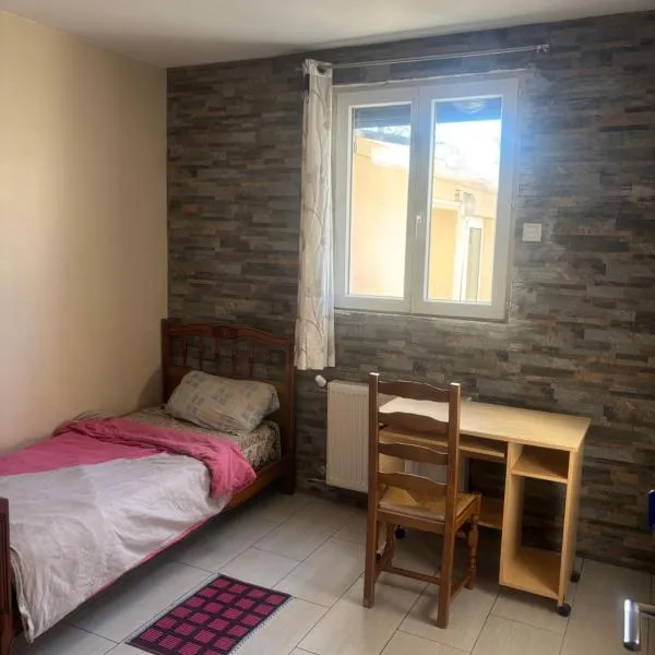 Home stay Spacious room, hotel in Massy