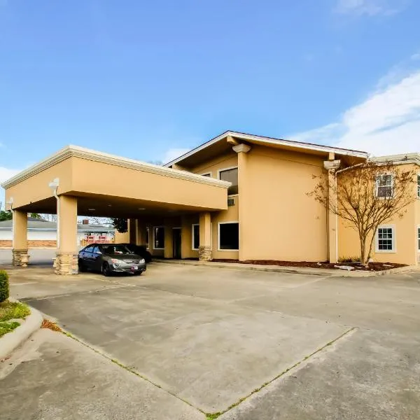 Cypress Inn & Suites Washington by OYO, hotel v destinaci Chocowinity