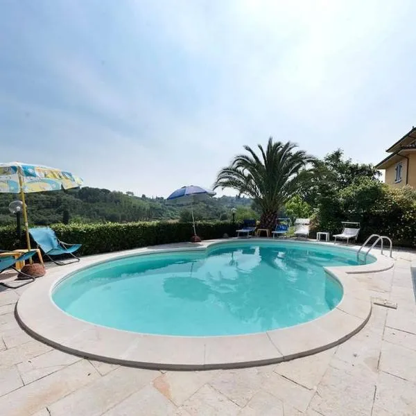 Villa Il Rustichino, country Villa with Pool، فندق في Soianella