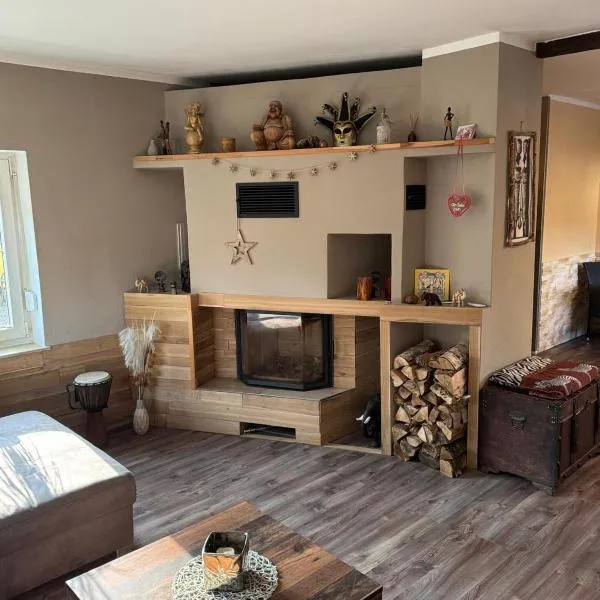 Wunderschöne Ferienwohnung mit Kamin in Göritz 07927 Hirschberg, hotel in Hirschberg
