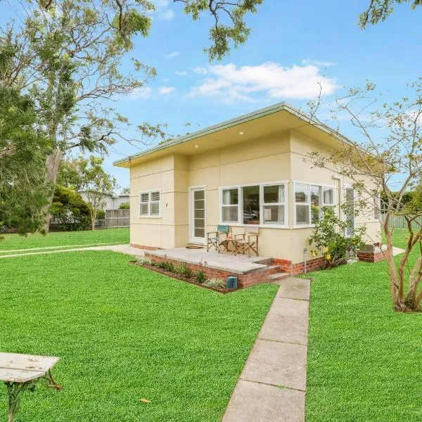 Coastal Retro House by Book Jervis Bay - Husky, hotel v destinaci Huskisson