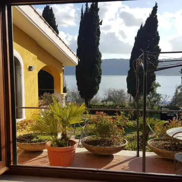 카스텔 간돌포에 위치한 호텔 Il Nido del Falco