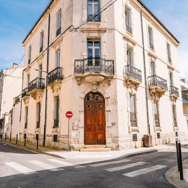 Demeure & Confort, hotel v destinaci Nîmes