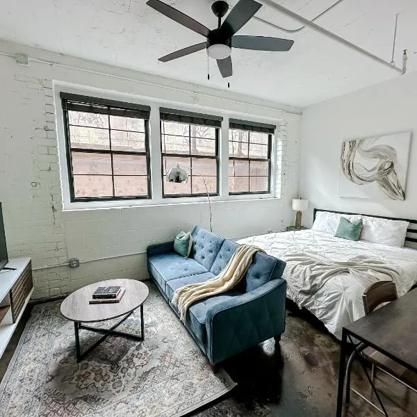 Sleepover Charming 1BD 1BA Wichita Lofts, hotel in Wichita