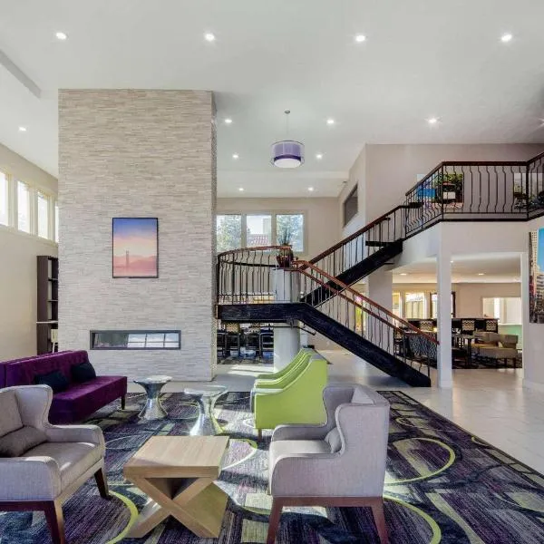 La Quinta by Wyndham Oakland - Hayward、ヘイワードのホテル